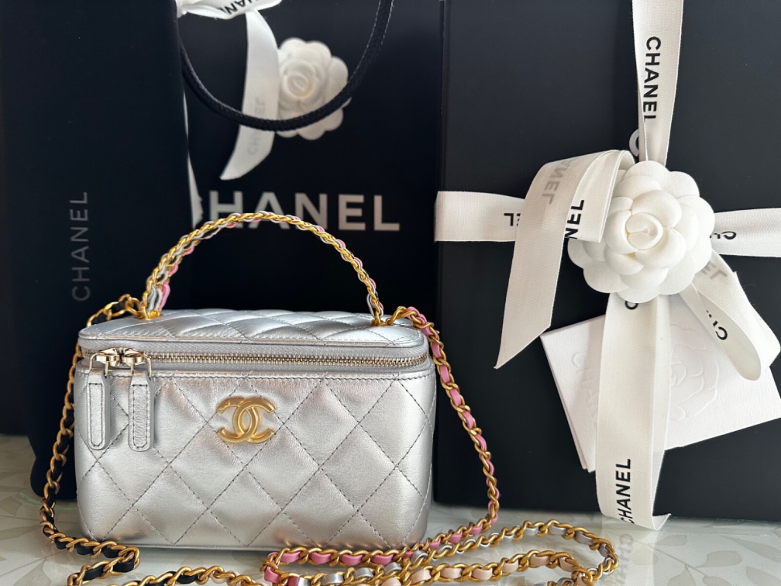 23P New CHANEL Vanity Gold CHAIN Top Handle Silver Lambskin Pick