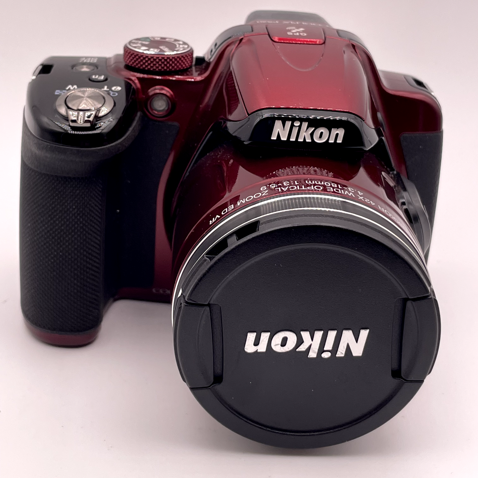 Nikon Coolpix P520 18.1MP Digital Camera – Red – Does Not Turn On