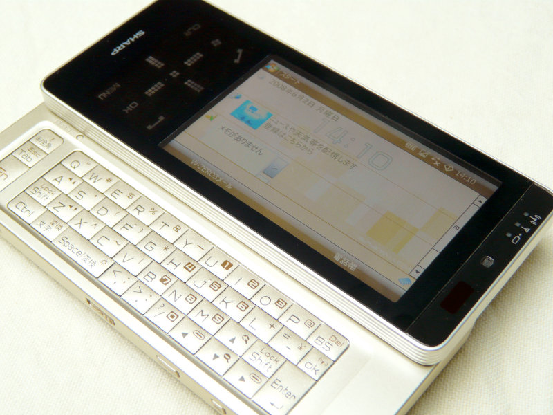 W-ZERO3シリーズの集大成、ウィルコムのスマートフォン「WILLCOM 03