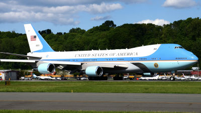 なぜアメリカ大統領専用機「エアフォースワン」の冷蔵庫の改修に26億円