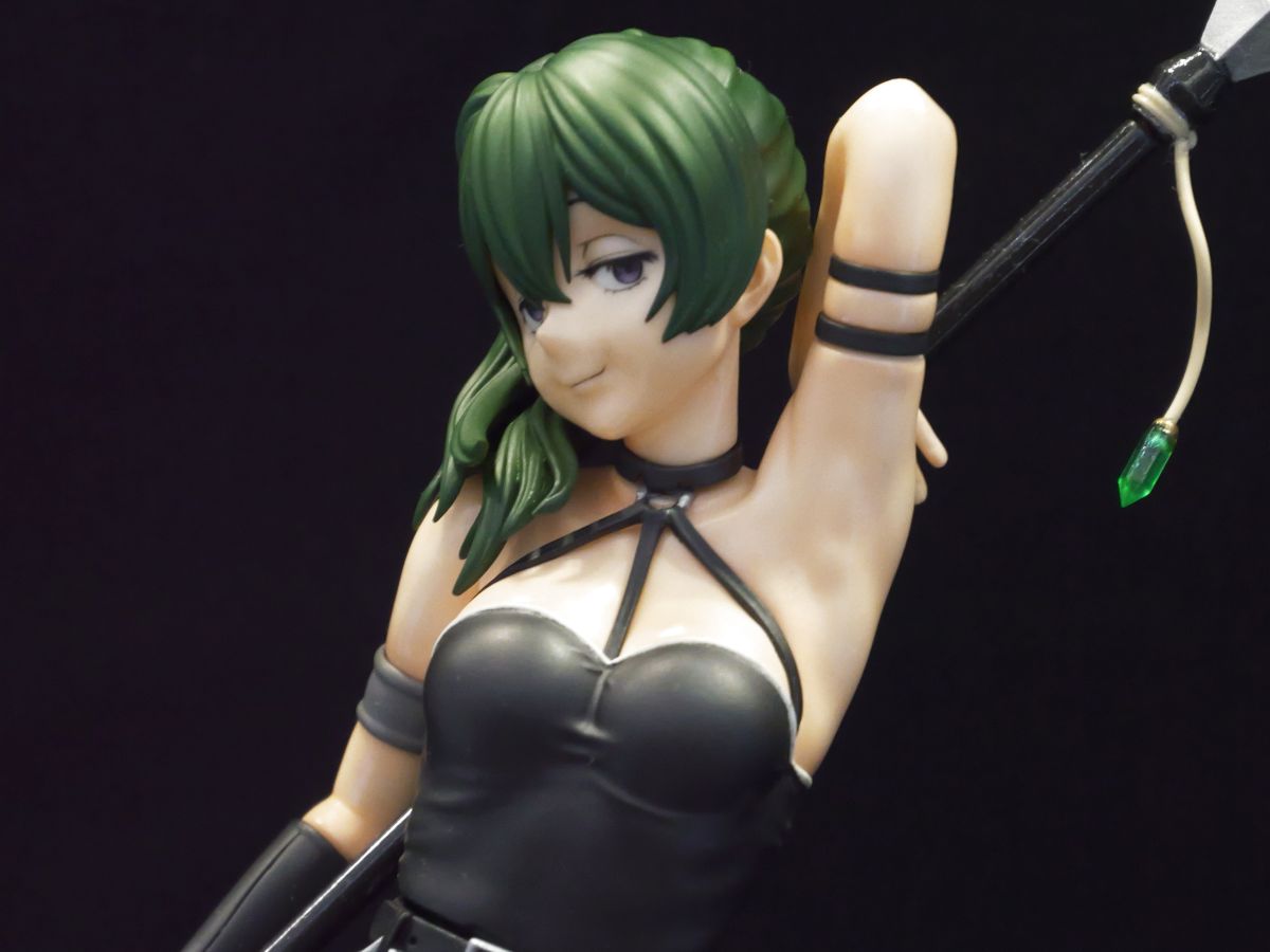 戦闘態勢のフリーレン」「ミミックにかまれるフリーレン」「脱出用