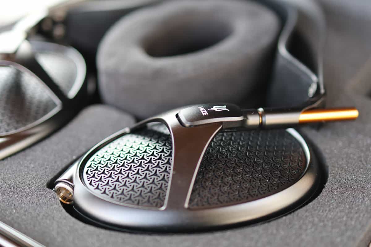 ハイエンドヘッドホン MEZE Audio EMPYREAN レビュー】平面駆動型が