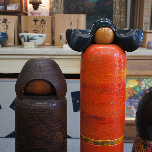 世田谷区にて創作こけしをまとめて買取させていただきました | 骨董品