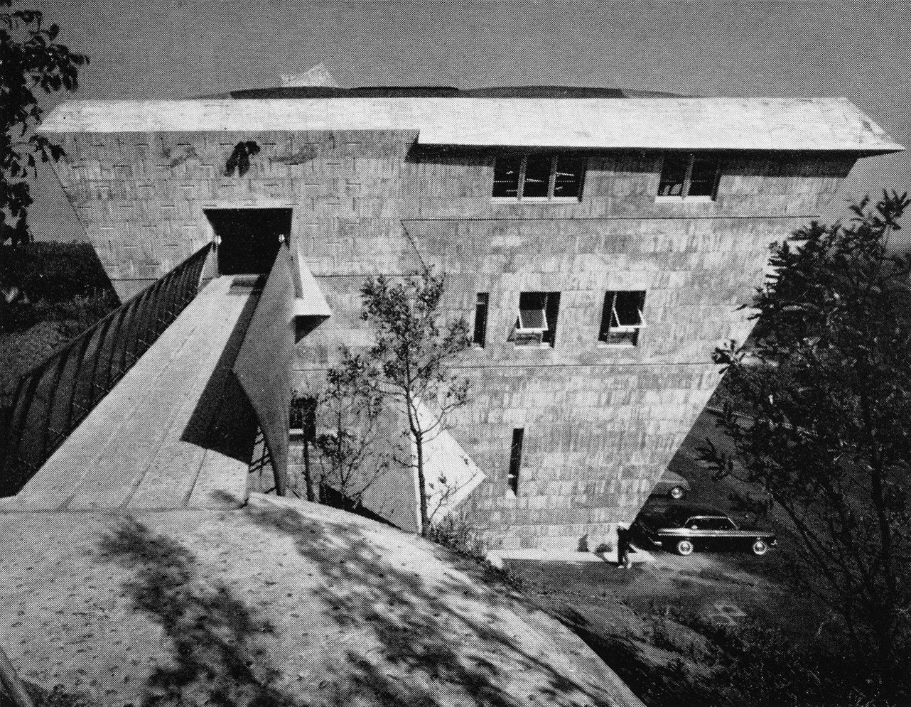 Inter-University Seminar House by Takamasa Yoshizaka | ArchEyes