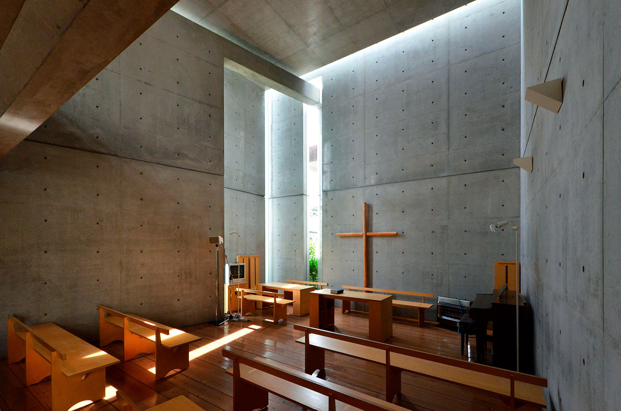 Church of Light by Tadao Ando: Minimalism and the Play of Light