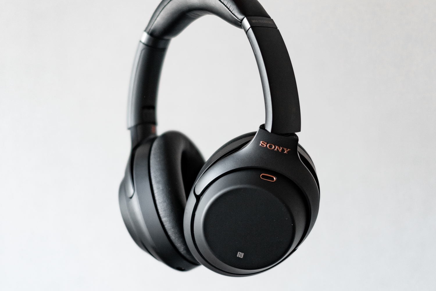 静寂”を傍に。SONYのノイズキャンセリングヘッドホン「WH-1000XM3
