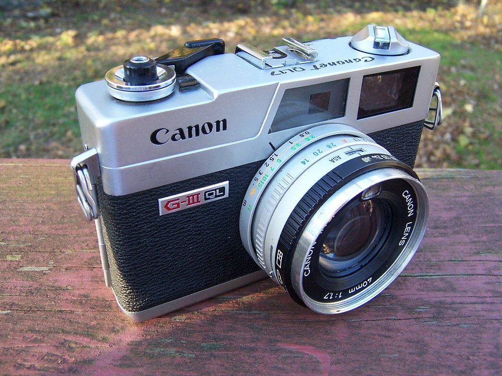 Canon Canonet QL17 G-III - Down the Road