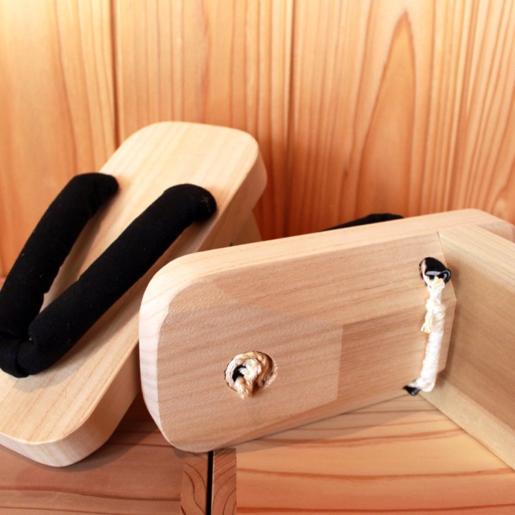 一本歯下駄GETTAと後歯一本歯下駄MUSASHIはクリロナとメッシタイプの