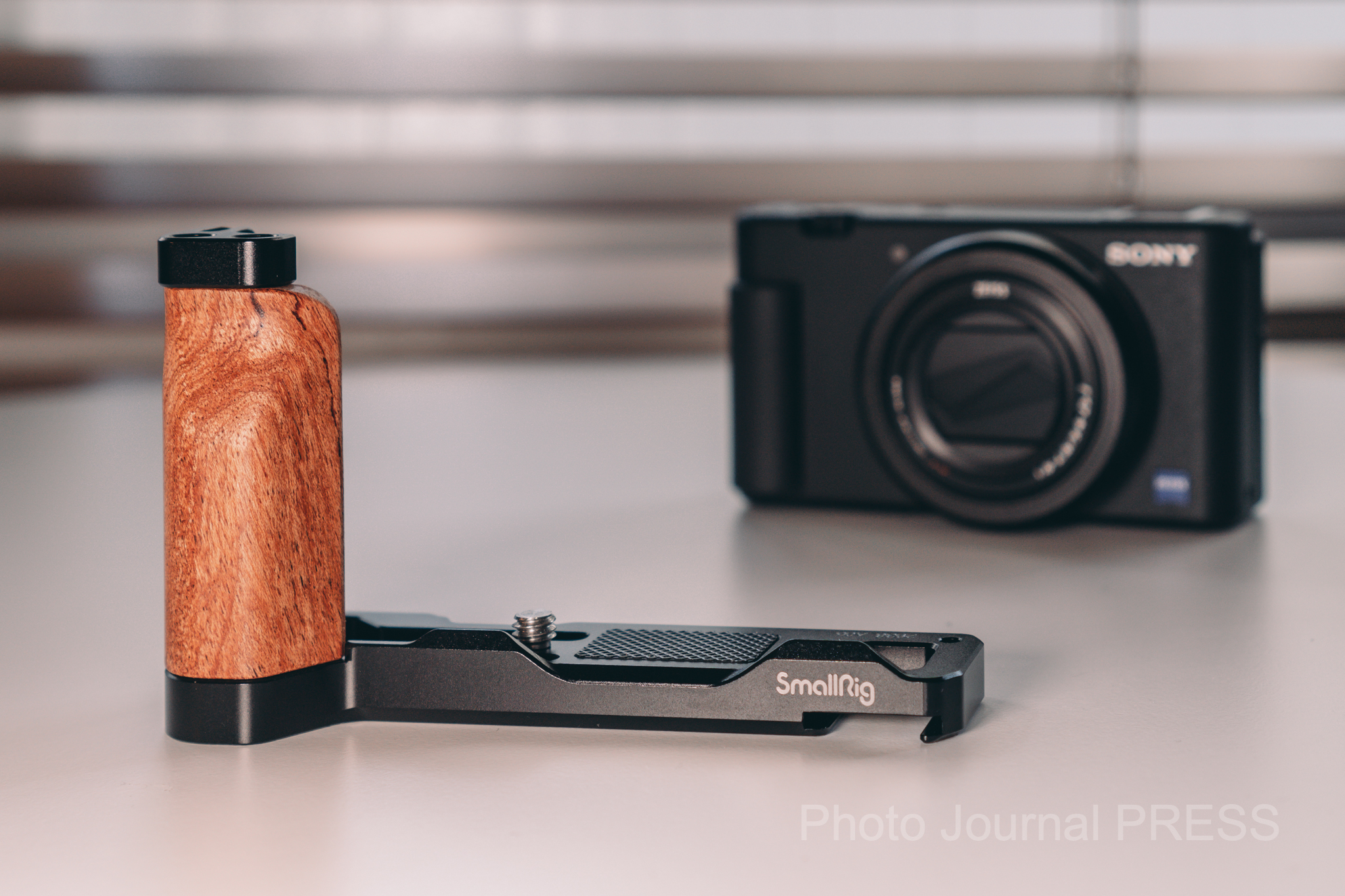 ZV-1のバッテリー交換を解決】SmallRig Sony ZV-1用 L型グリップ