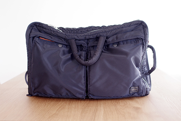 私がオンオフ兼用の通勤バッグにPORTER TANKER(タンカー) 3WAYブリーフ