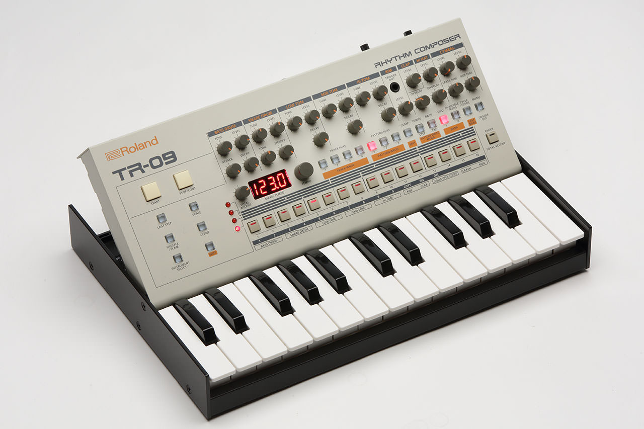 製品開発ストーリー #27：ローランド TR-09／TB-03／VP-03 〜 30年以上