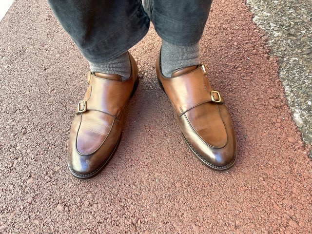 サントーニのダブルモンクストラップをレビュー！手染めの色彩が美しい