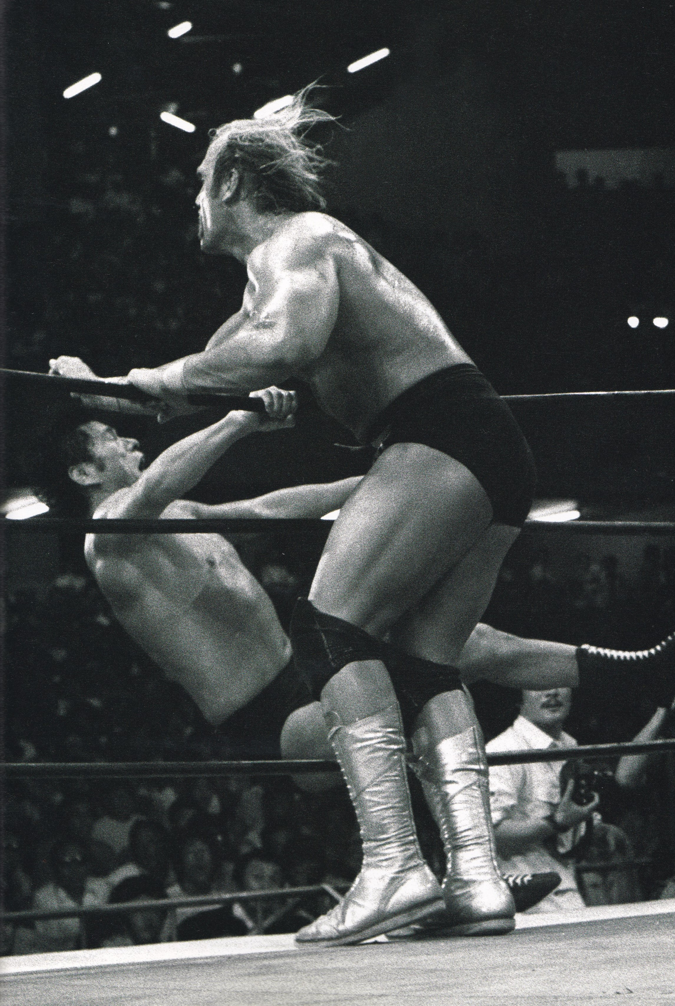 衝撃のKO劇や暴動…アントニオ猪木vsハルク・ホーガン戦の謎 – 伊賀