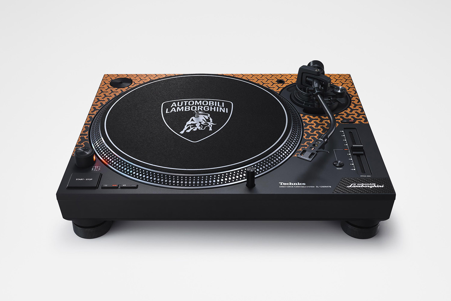 ランボルギーニとテクニクスがコラボした「ターンテーブル」が登場