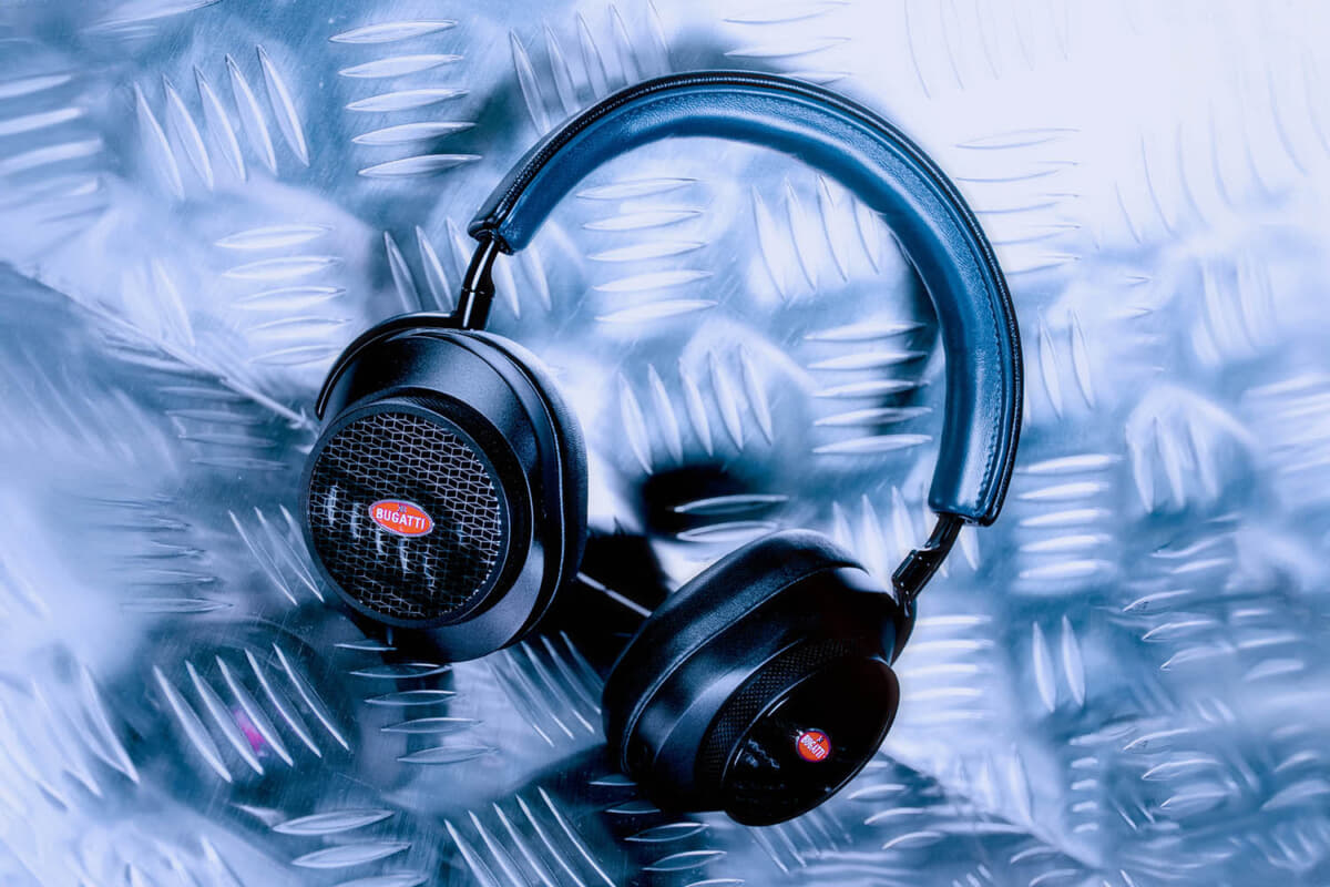 ブガッティの正規アイテムがネットで購入できる！ アパレルから