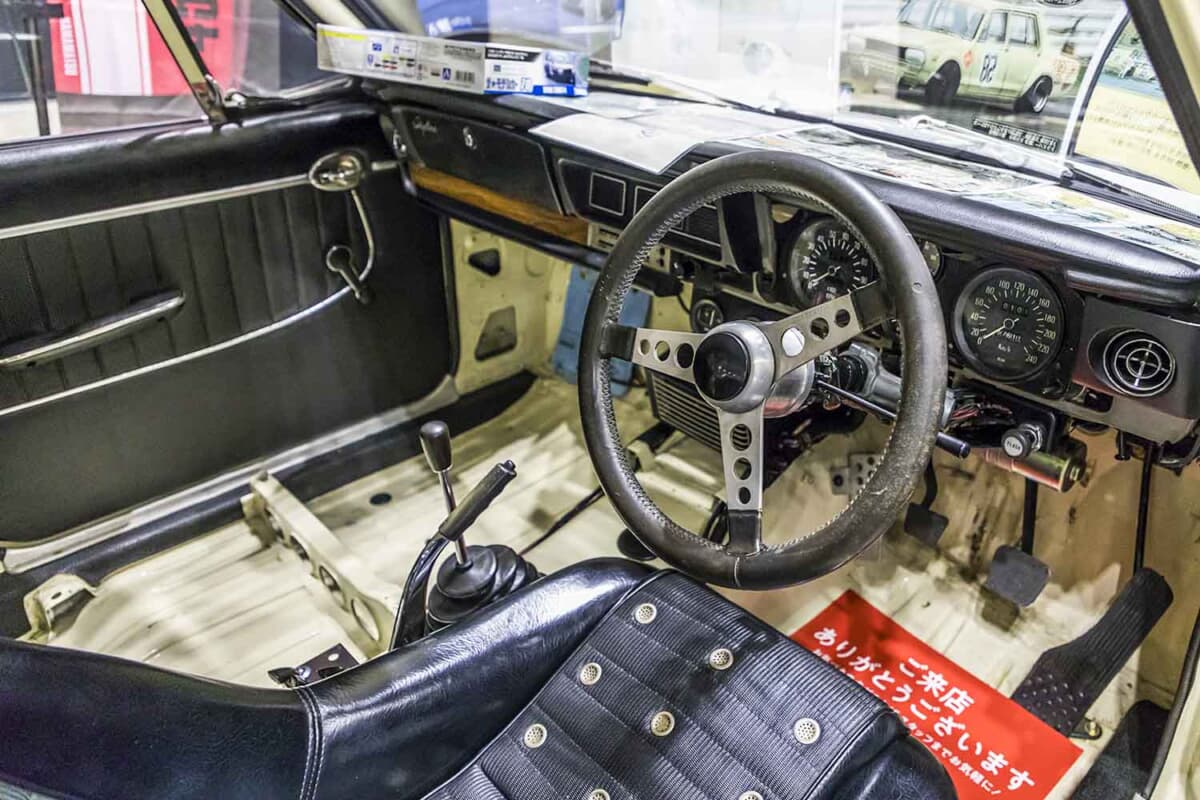 1970年に黒沢元治氏が優勝した「ハコスカGT-R」を「スカイラインGT」で