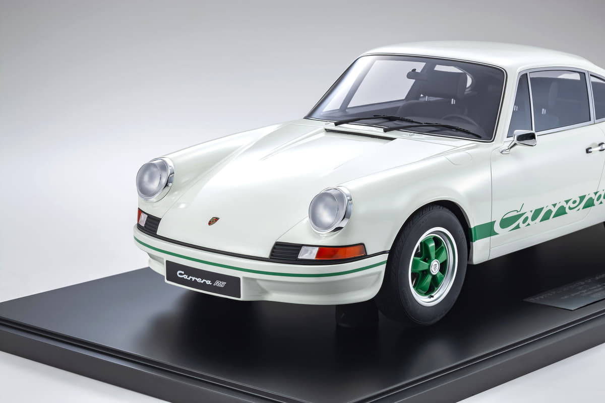 ミニカーの値段も凄いぞポルシェ！ 「世界限定99個」1/8スケール