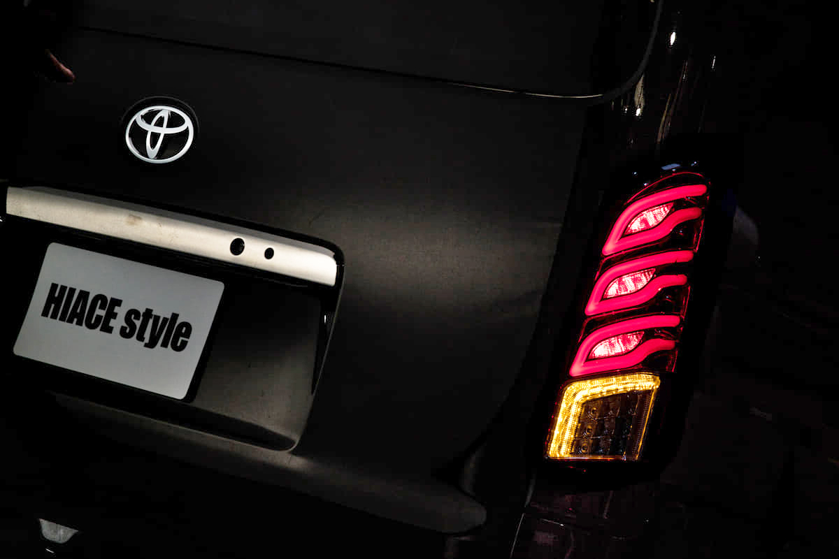 煽り運転を防ぐ！ ダズフェローズの「レーザー照射機能付き