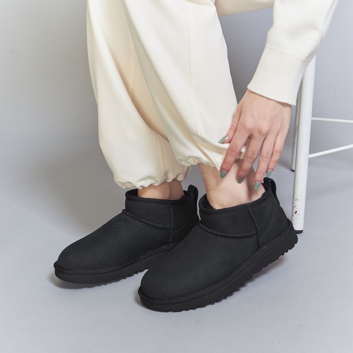 UGG＞クラッシック ウルトラミニブーツ | ビューティー＆ユース