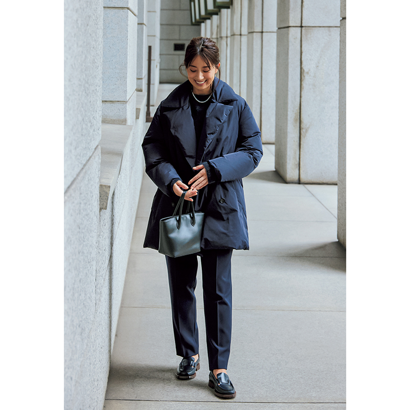 リッチ見えダウン】はピーコート風が旬！ネイビーの上品さで保護者会に