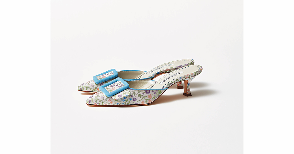 春待ち名品】“マノロブラニク”の花柄ミュールで足元からオシャレ更新