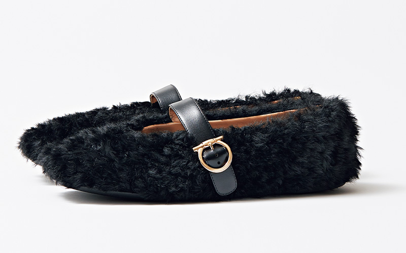 フェラガモの『ふわもこシューズ』が秋冬フラット名品！優しい履き心地