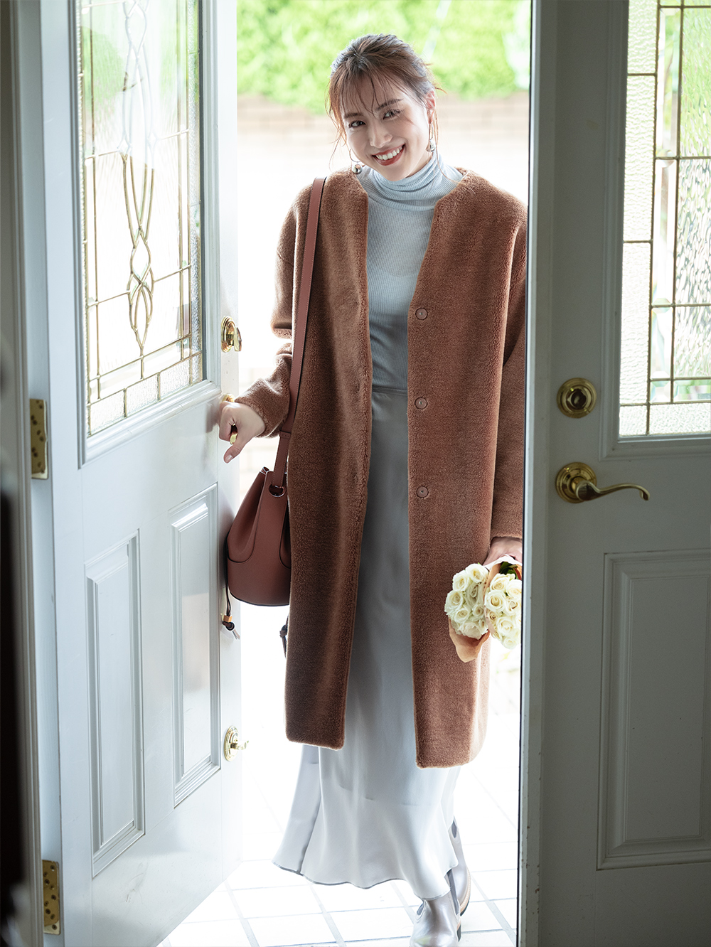 寒い季節は温かみこそ可愛げ♡ ボアコートでほんのりSWEETなママに | VERY