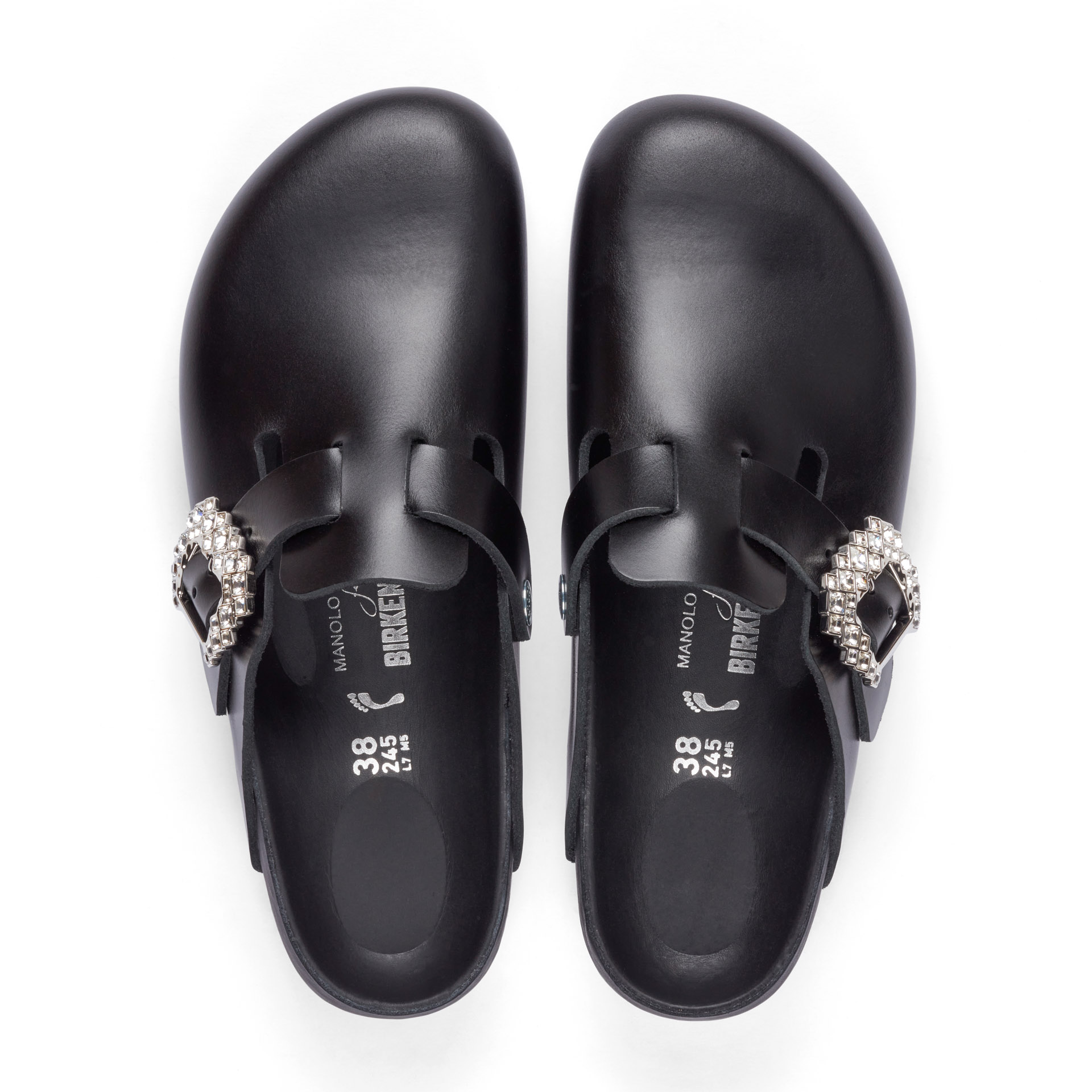 足元重め」がキレイめに【ビルケンシュトック×マノロブラニク】が素敵