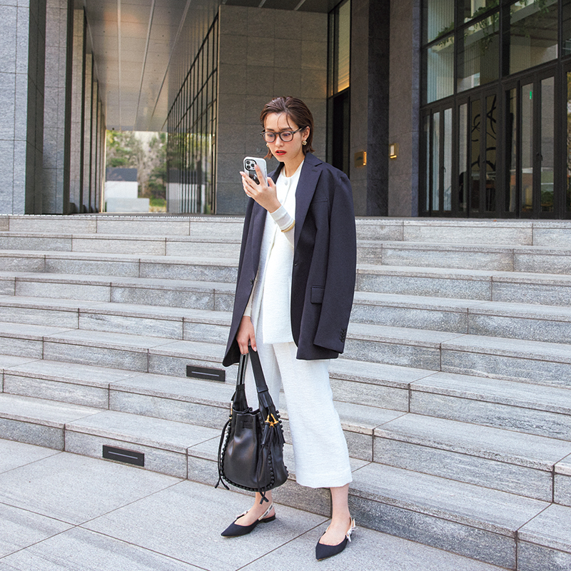 シャネル、サンローランetc.】職場復帰の相棒に「美脚フラットパンプス