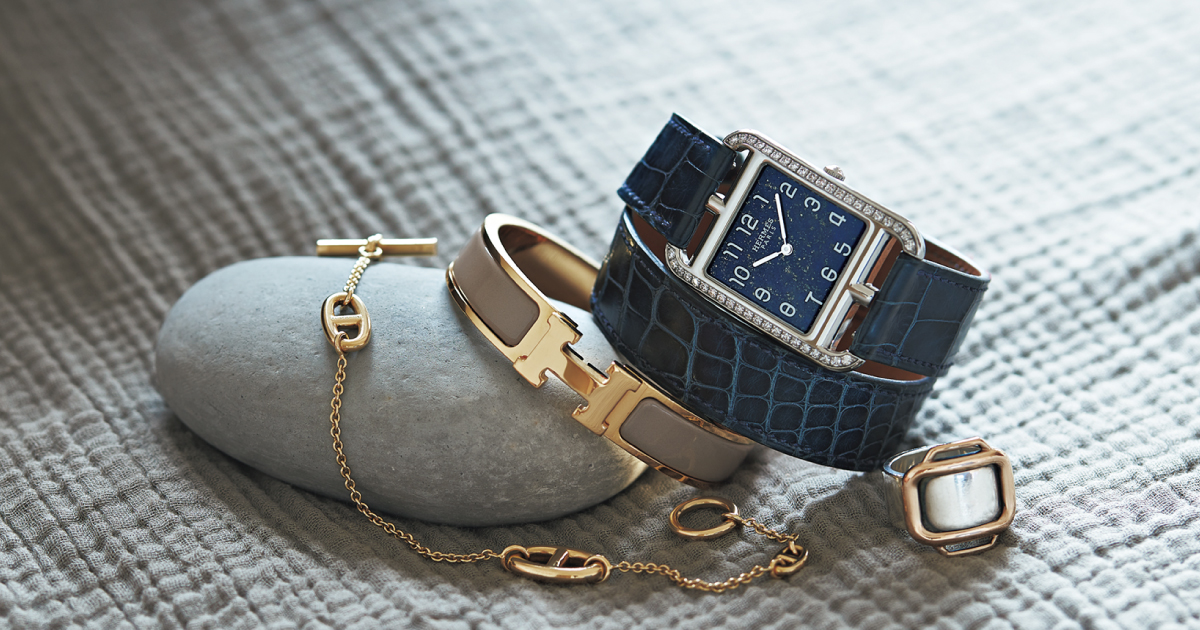 エルメス時計】は“二重巻き”に注目！上級者の洗練ミックスコーデ