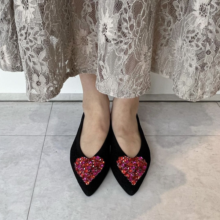 nian】DIANA キブンも高まる！ハートビジューつきフラットシューズ