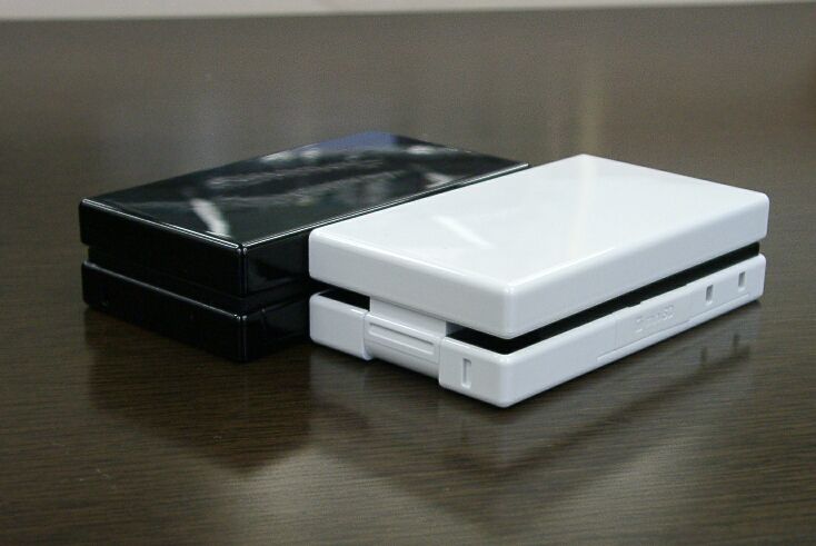 neonは東芝泣かせの「完全垂直」な携帯：KDDIに聞く「neon」（前編