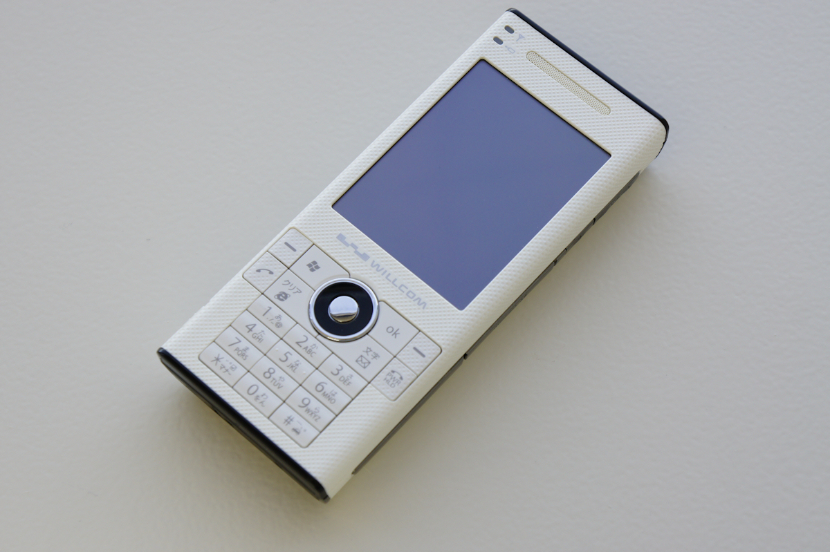 W-ZERO3よりも“ケータイ”らしくなった「W-ZERO3[es]」：懐かしの