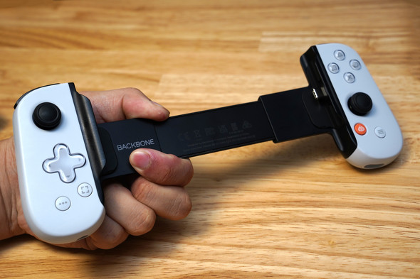 スマホのゲーム体験が激変する「BACKBONE One」がiPhone 16でも快適に