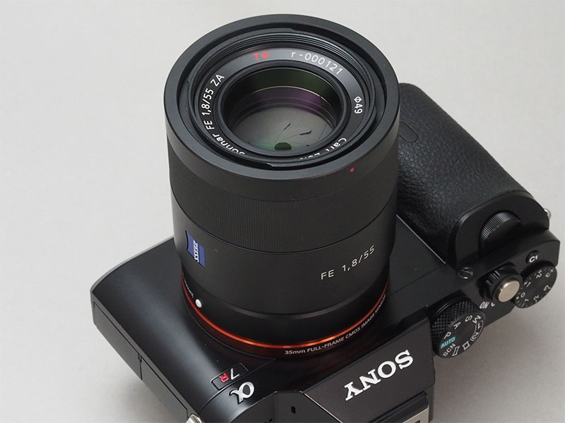 解像感と近代的なボケを両立した大口径単焦点――ソニー「Sonnar T* FE