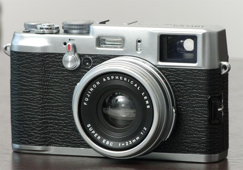 狙うは写真の原点――富士フイルム「FinePix X100」（1/2 ページ