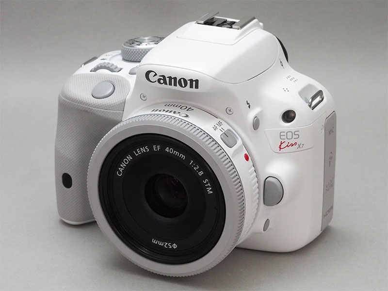 ショット数少なめ Canon EOS Kiss X7⭐️ホワイト スマホ転送 ⭐️新品