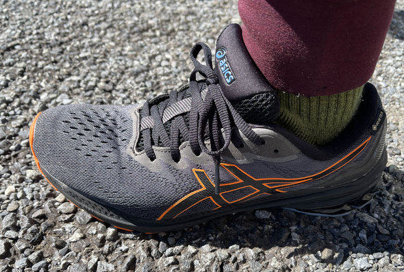 買って良かった】アシックスのゴアテックスランニングシューズで生活が