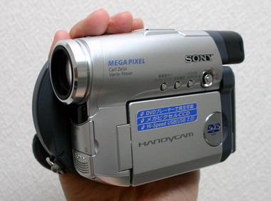 ハンディカムもDVD時代？――ソニーDVDカム「DCR-DVD201」：レビュー（1