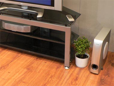 シャープ、デジタル信号でスピーカーを駆動する1ビットシアターセット