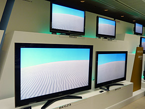 東芝が“REGZA”を一新、5シリーズ25モデルを投入（1/2 ページ