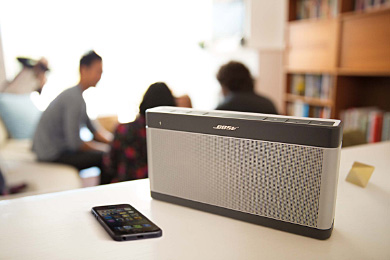 大きくなった「SoundLink mini」？――ボーズがBluetoothスピーカー新
