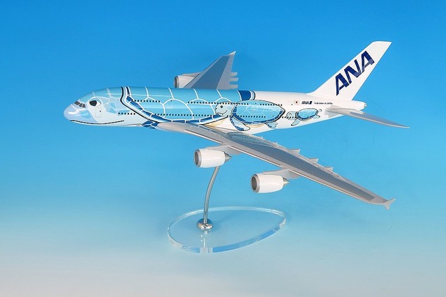 ANAの特別塗装「A380」と海上自衛隊最古参航空機をその手に