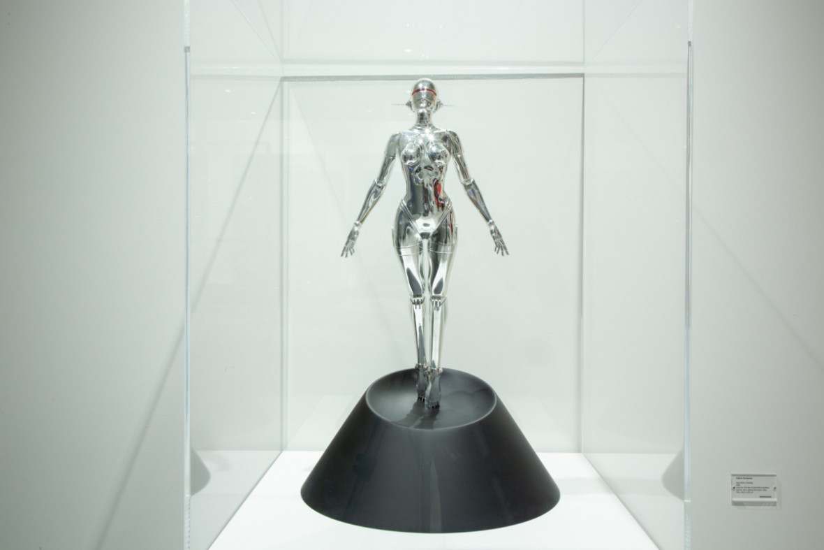 空山基の反骨心がコロナ禍で加速！ 開催中の展覧会で浮き彫りになる