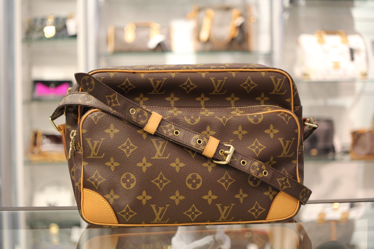 LOUIS VOUITTON｜ルイ・ヴィトン モノグラム ナイルショルダーバッグ