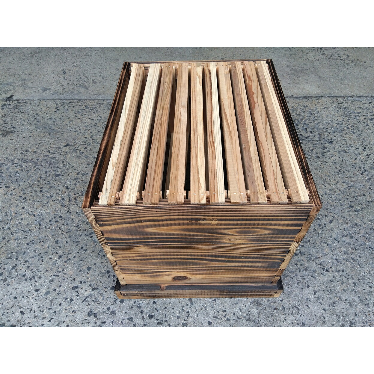 楽天市場】ミツバチ 継箱 焼杉 仕上げ幅500×奥行410×高さ420ミリ 国産