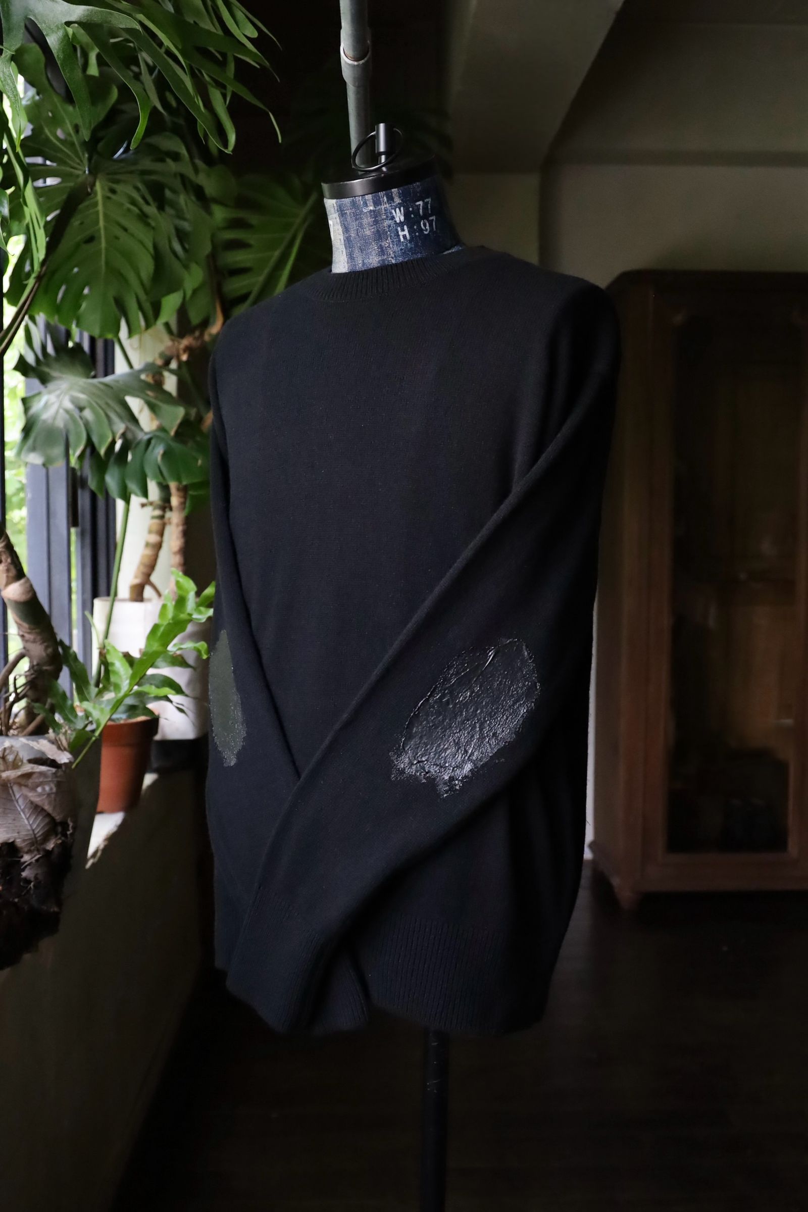 YOKE - ヨーク24FW PAINTED ELBOW PATCH SWEATER(YK24FW0822S)BLACK | MARK