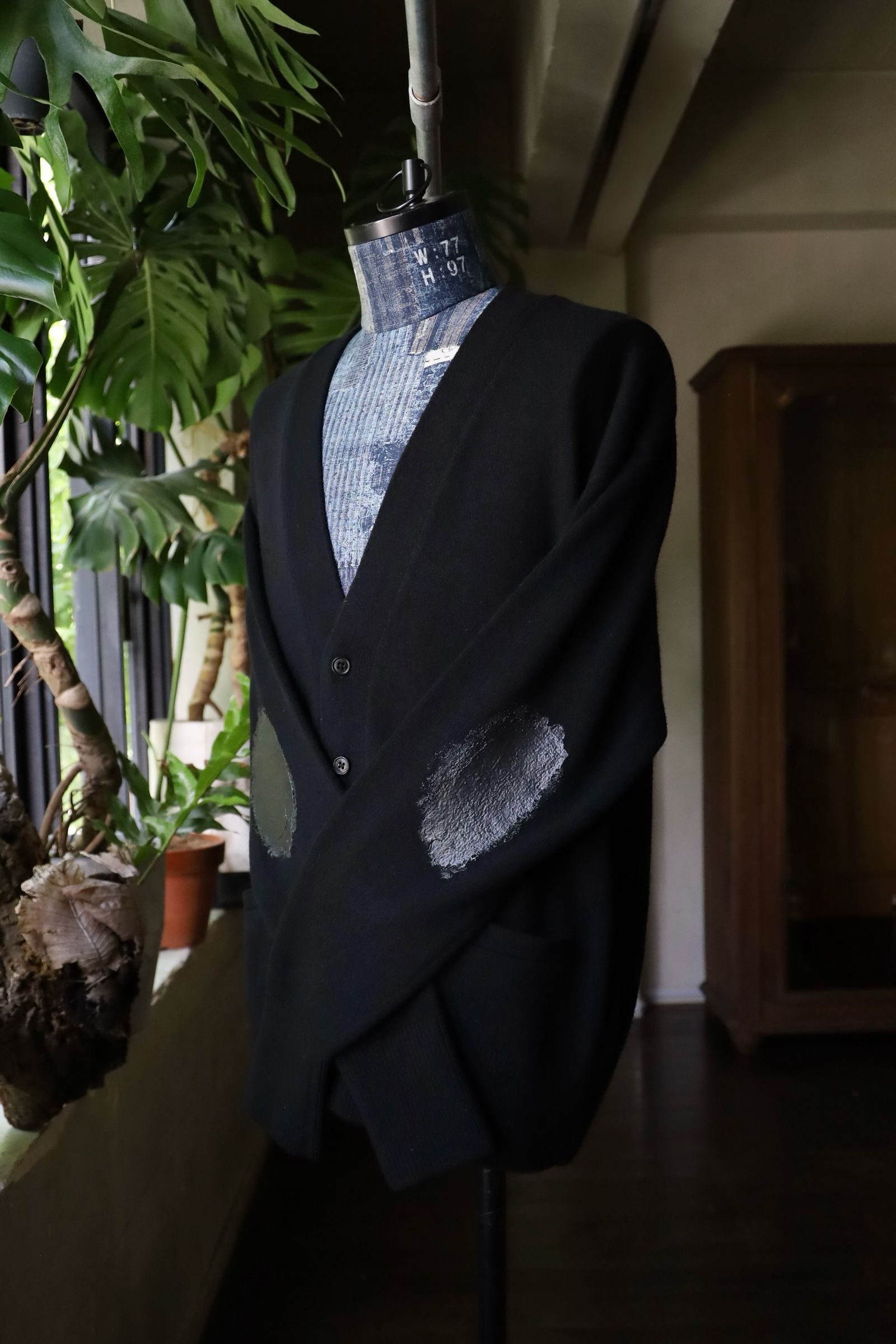 YOKE - ヨーク24FW PAINTED ELBOW PATCH SWEATER(YK24FW0822S)BLACK | MARK