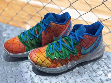 国内10月17日発売予定】スポンジボブ × ナイキ カイリー 5