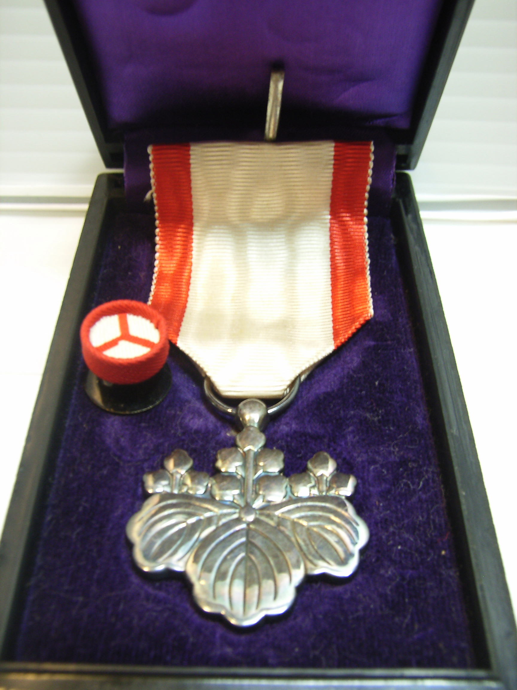 勲章 勲八等白色桐葉章 日本軍 ケース旧書体 記章 現状 【TO2695】